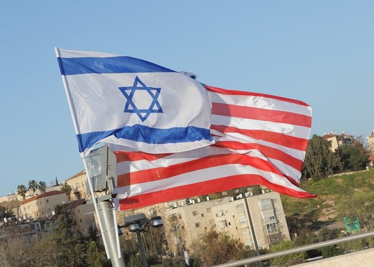 A photo of the American and Israeli flags
